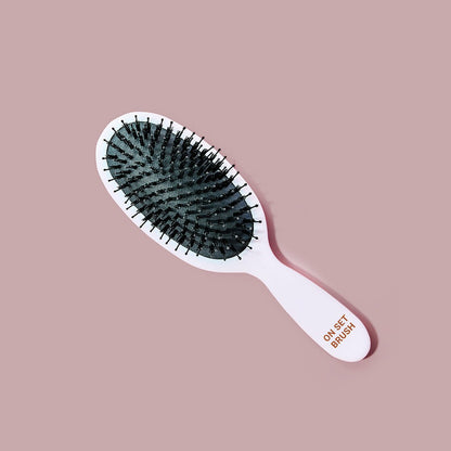 On Set Pro Brush
– The Beachwaver Co.
